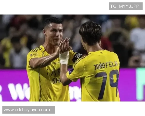 足球明星罗纳尔多出狱重返赛场引发全球球迷热议